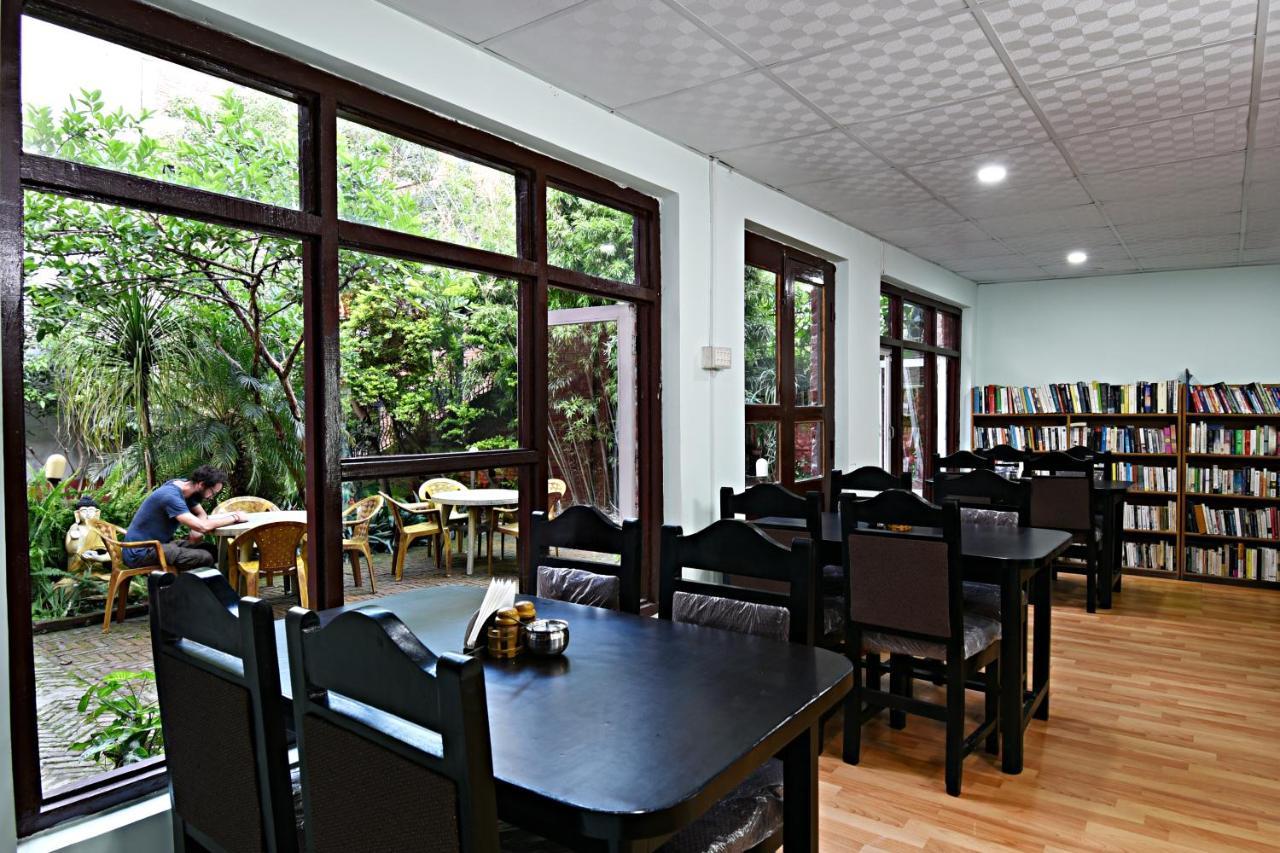Отель Kathmandu Garden House Экстерьер фото