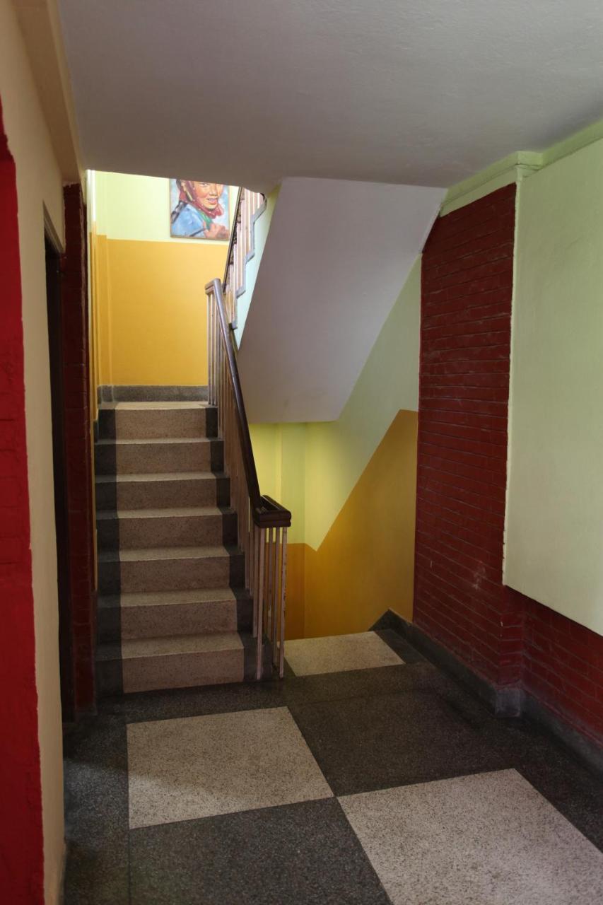 Отель Kathmandu Garden House Экстерьер фото