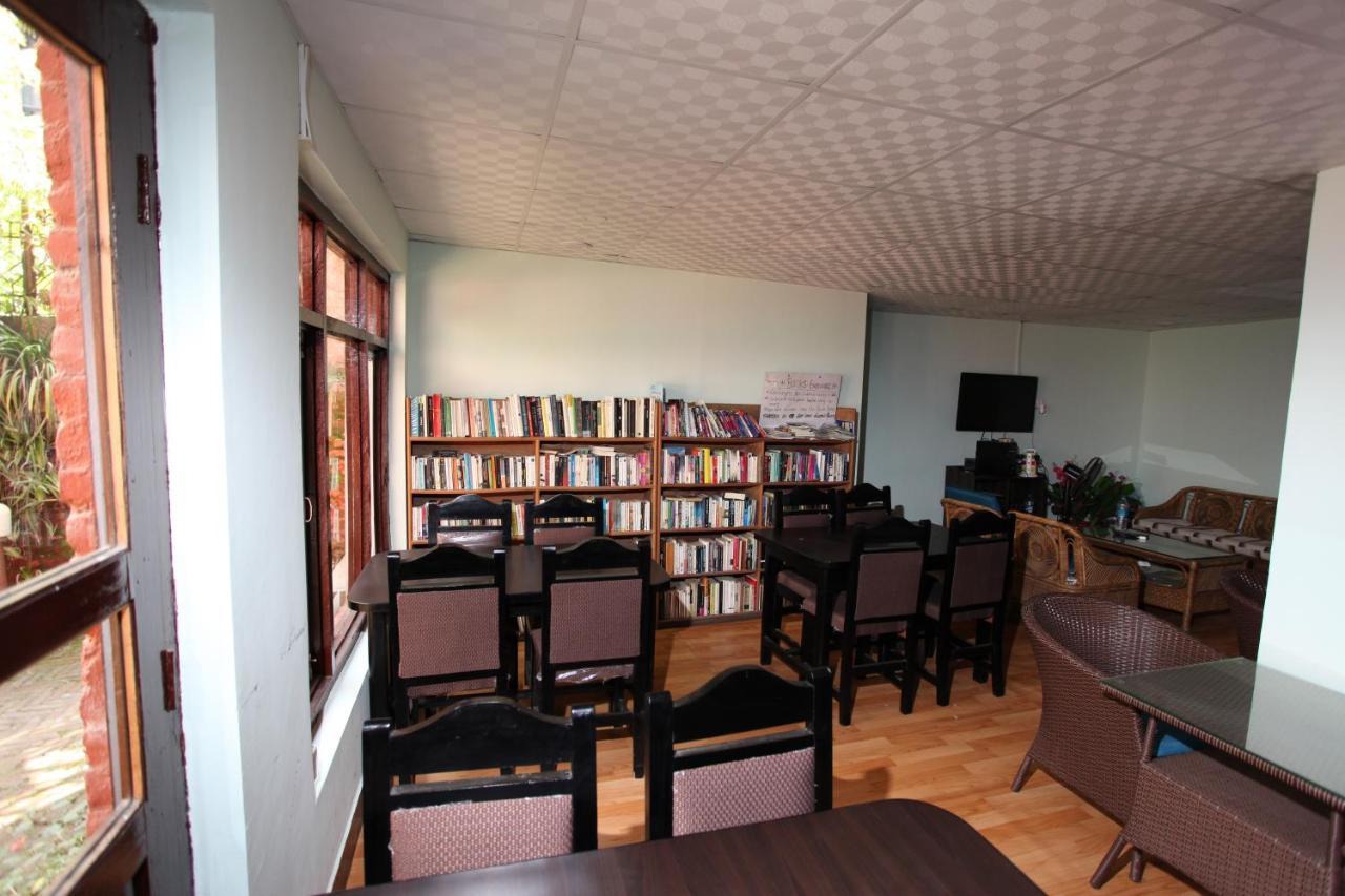 Отель Kathmandu Garden House Экстерьер фото