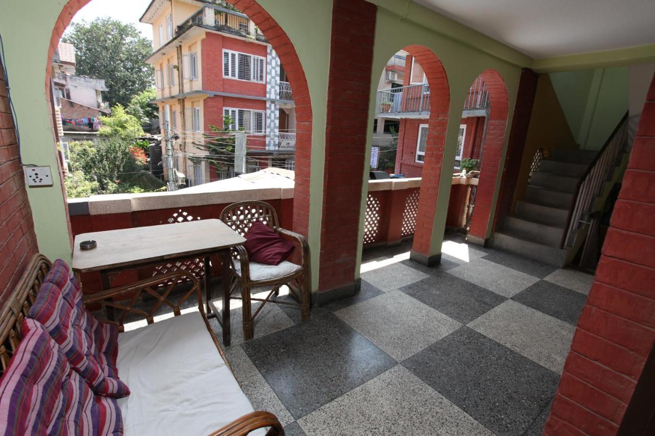 Отель Kathmandu Garden House Экстерьер фото